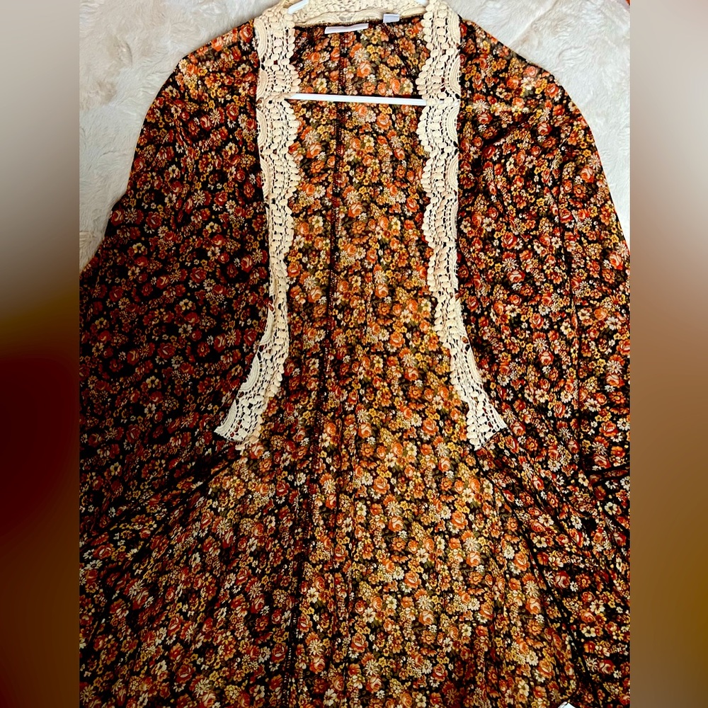 New York and co. Floral print light weight chiffon kimono .